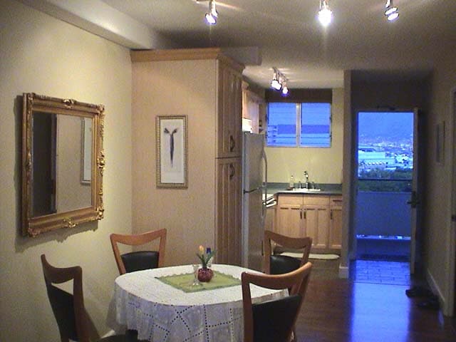 1684 Ala Moana Blvd in Honolulu, HI - Foto de edificio - Building Photo