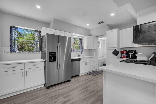 3521 NW 35th Ave in Lauderdale Lakes, FL - Building Photo - Building Photo