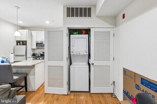 925 N 20th St in Philadelphia, PA - Building Photo