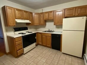 268 Grove St, Unit 2-A in Auburndale, MA - Foto de edificio - Building Photo
