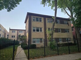 1700-2 Chase St in Chicago, IL - Building Photo