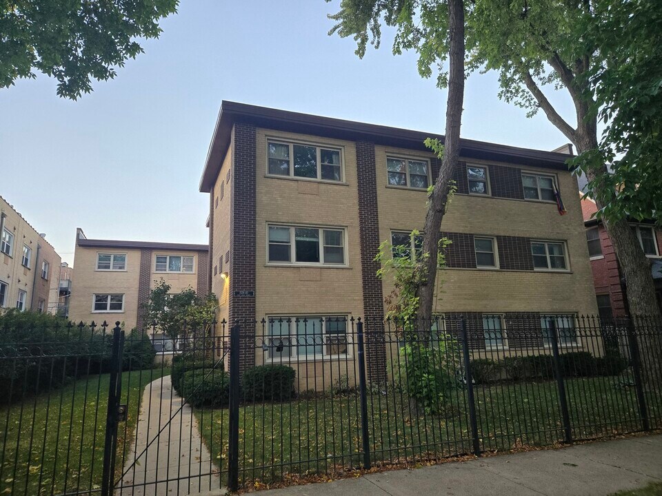 1700-2 Chase St in Chicago, IL - Foto de edificio