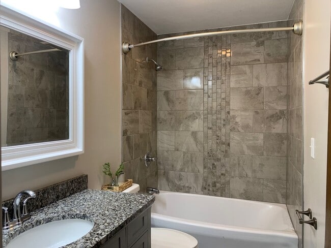 4303 48th St in Des Moines, IA - Foto de edificio - Building Photo