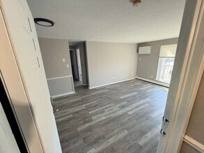 13420 Euclid Ave, Unit 213 in East Cleveland, OH - Building Photo - Building Photo