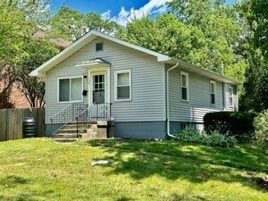 139 S Park St in Westmont, IL - Building Photo