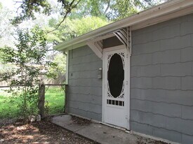 916 Keith Ln in Austin, TX - Building Photo