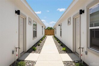 740 N Alamo Rd, Unit 19 in Alamo, TX - Building Photo - Building Photo