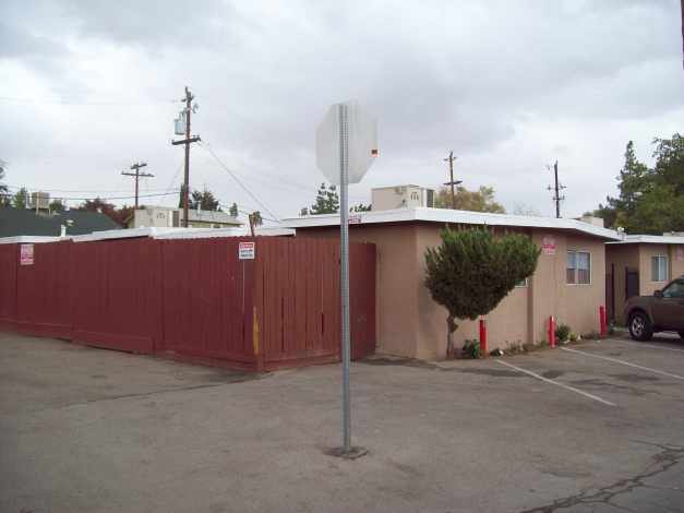 2000 Pacific St in Bakersfield, CA - Building Photo - Building Photo