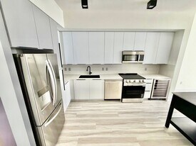 18631 NE 25th Pl, Unit 601 in Miami, FL - Building Photo