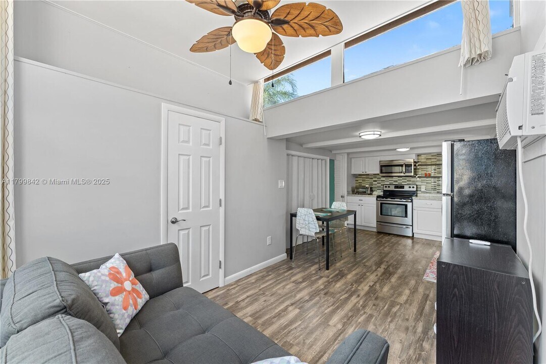 2618 Monroe St in Hollywood, FL - Building Photo