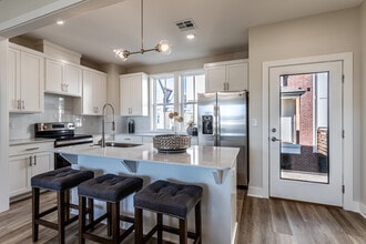 Depot 16 Flats and Townhomes in Bentonville, AR - Building Photo - Interior Photo