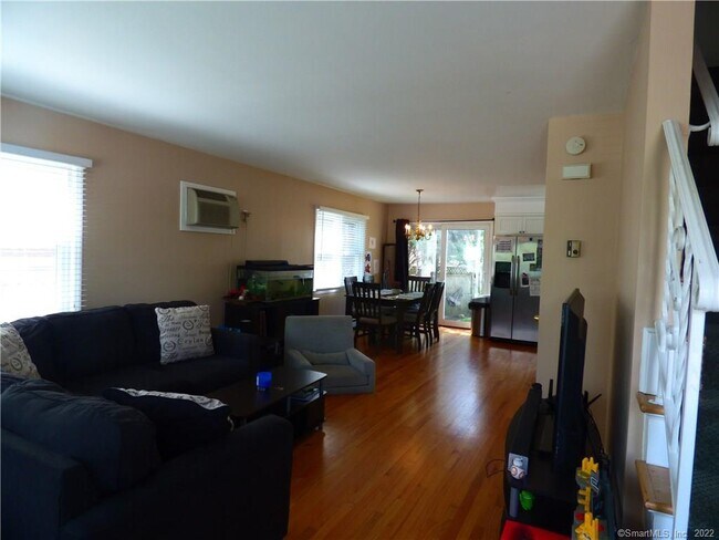 52 Rodwell Ave in Greenwich, CT - Building Photo - Building Photo