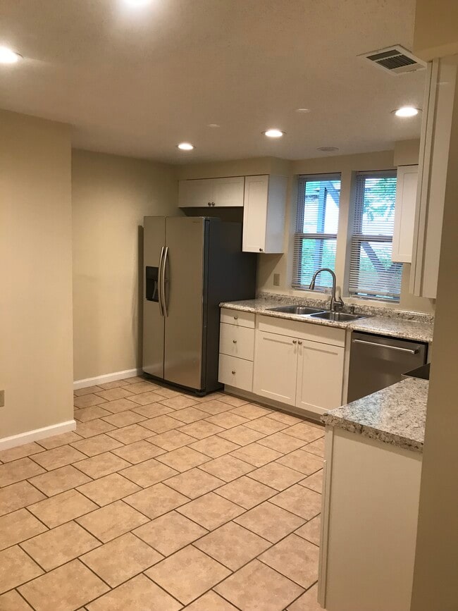 201 W Locust St, Unit 201 West Locust Street in Johnson City, TN - Foto de edificio - Building Photo