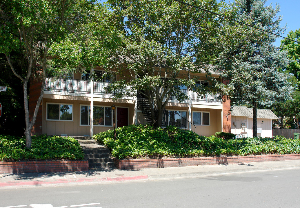 102-104 Virginia Ave in Sebastopol, CA - Building Photo