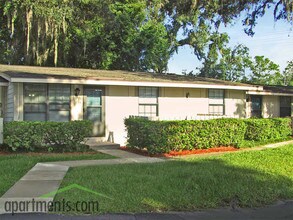 Archer Court in Gainesville, FL - Foto de edificio - Building Photo