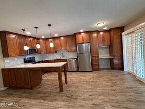 5525 E Thomas Rd in Phoenix, AZ - Building Photo - Building Photo