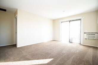 1597 Walbridge Ave, Unit 2 in Toledo, OH - Building Photo - Building Photo