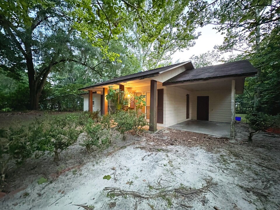 1960 NW 55th St in Gainesville, FL - Building Photo