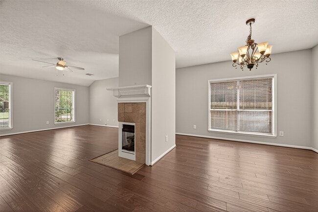 property at 27 Lush Meadow Pl