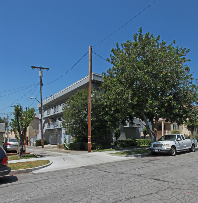 711 S 5th St in Burbank, CA - Building Photo - Building Photo