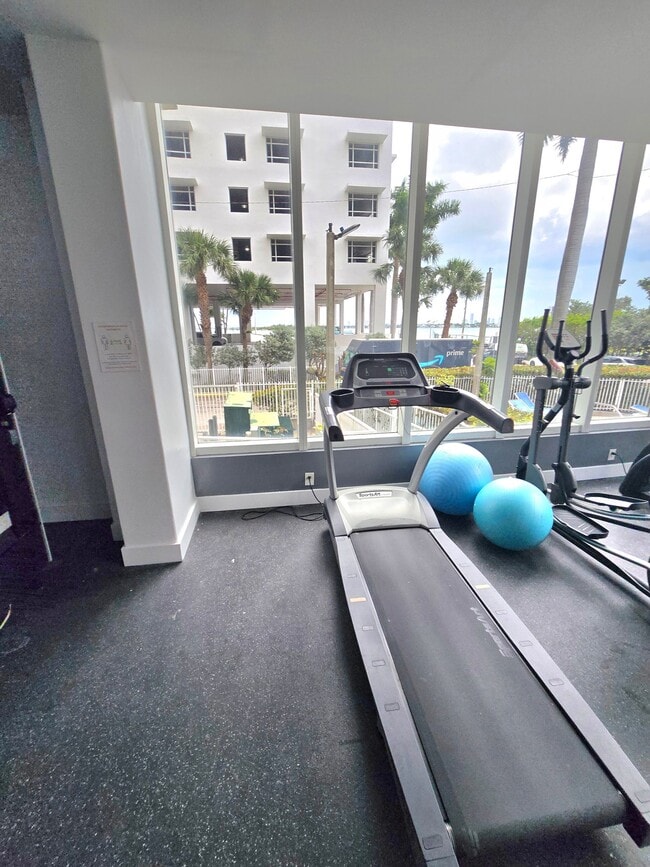 615 NE 22nd St in Miami, FL - Foto de edificio - Building Photo