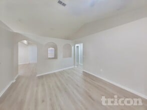 4552 Gondolier Rd in Spring Hill, FL - Foto de edificio - Building Photo