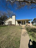 3825 Old Faithful Ct in Irving, TX - Building Photo