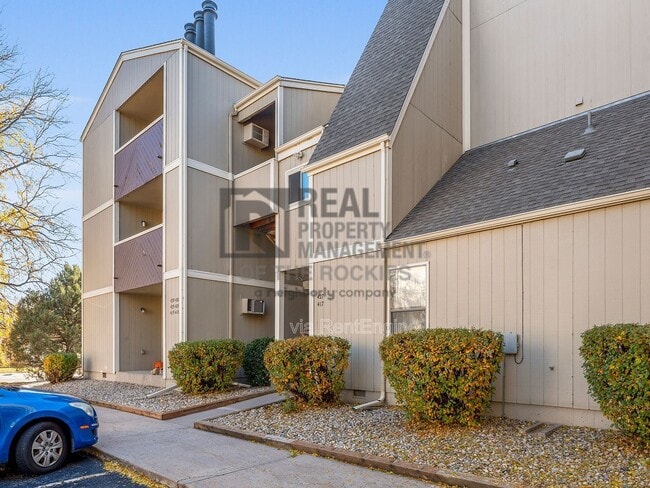 property at 512 E Monroe Dr