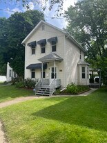 1411 Jersey Ridge Rd in Davenport, IA - Building Photo