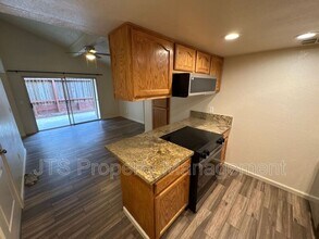 8130 Sunrise E Way in Fair Oaks, CA - Building Photo - Building Photo