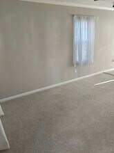 714 Woodfin Rd in Newport News, VA - Foto de edificio - Building Photo