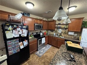 1008 Kensington Dr in Centerton, AR - Building Photo - Building Photo