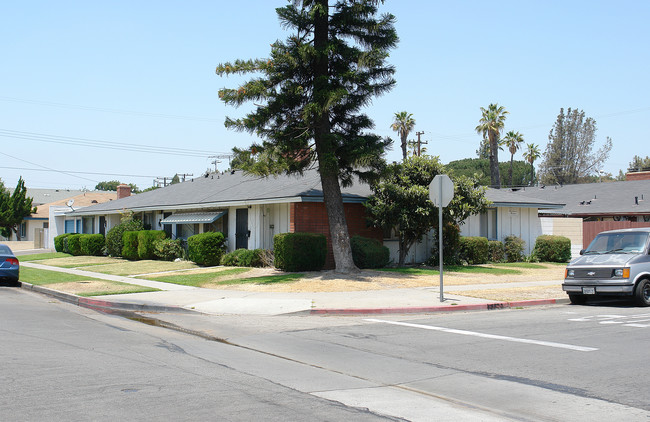 2155 S Mountain View Ave in Anaheim, CA - Building Photo - Building Photo