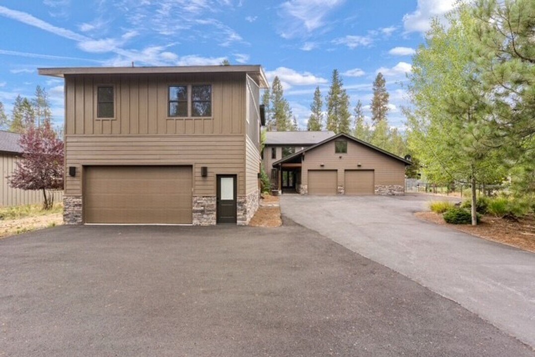 15120 Yellow Pine Lp in Bend, OR - Building Photo