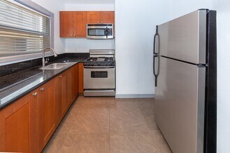 237 Linden Ave in Long Beach, CA - Building Photo - Building Photo