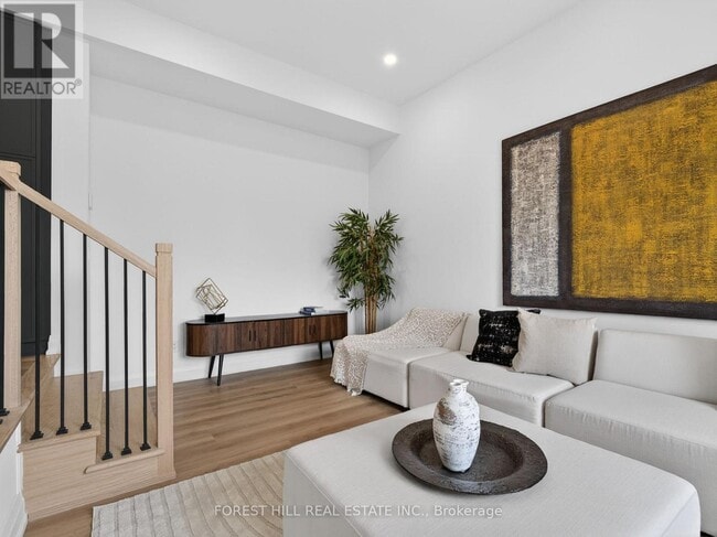 4 Southwell Dr in Toronto, ON - Building Photo - Building Photo