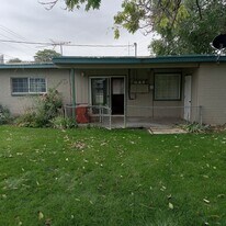 971-983 W Idaho Ave in Ontario, OR - Building Photo