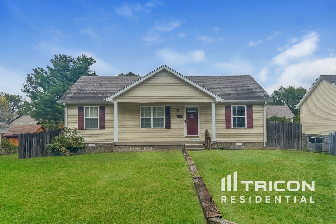 1150 E 17th Ave in Springfield, TN - Foto de edificio