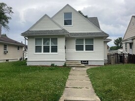 529 E Victoria St in South Bend, IN - Building Photo