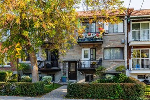 2111 De Hampton Av in Montréal, QC - Building Photo