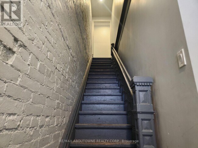 498 Main St E in Hamilton, ON - Building Photo - Building Photo