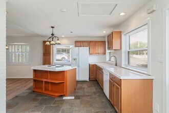 102 Victoria Rd in Oak Ridge, TN - Building Photo - Building Photo