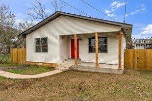 1103 Phoenix St in College Station, TX - Building Photo