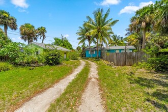 4455 NE Palmetto Dr in Jensen Beach, FL - Building Photo - Building Photo