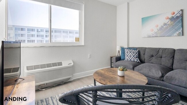 305 Dr. M.L.K. Jr St S in St. Petersburg, FL - Building Photo - Building Photo