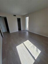 572 Orange Dr in Altamonte Springs, FL - Building Photo - Building Photo