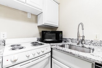 1712 Baird Farm Cir in Arlington, TX - Building Photo - Building Photo