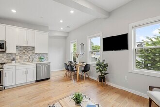 338 Hurley St in Cambridge, MA - Building Photo - Building Photo