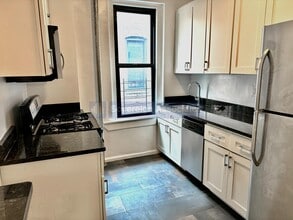 54 Vermilyea Ave in New York, NY - Building Photo - Building Photo