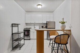 132 E 45th St in New York, NY - Building Photo - Building Photo